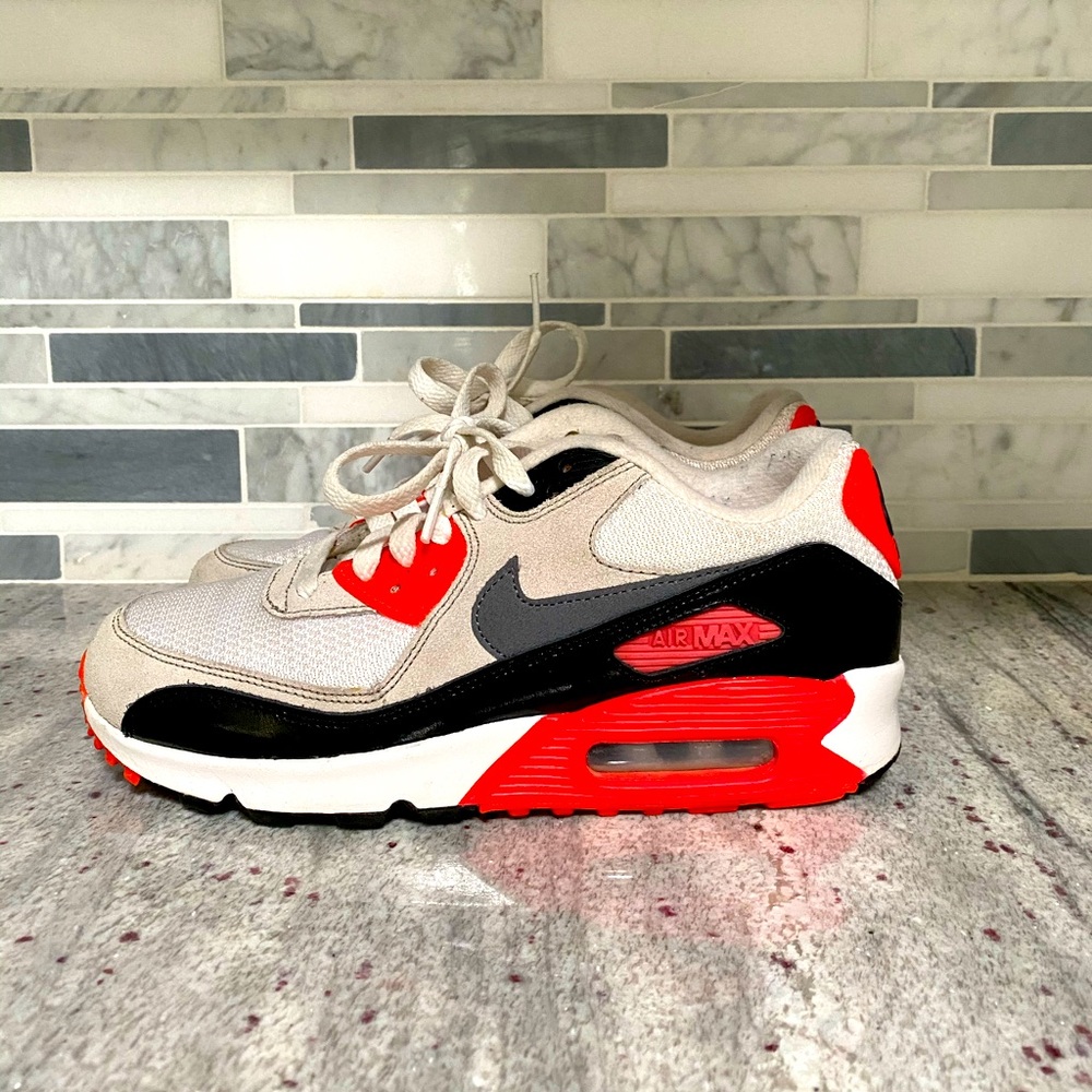 Youth 5.5/Women’s 7.5 Nike Infrared Air Max